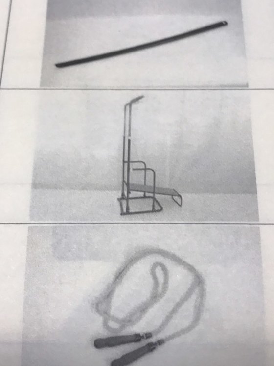 박정희 전 대통령의 유품들. 줄넘기와 목검 등.[사진 독자제공]