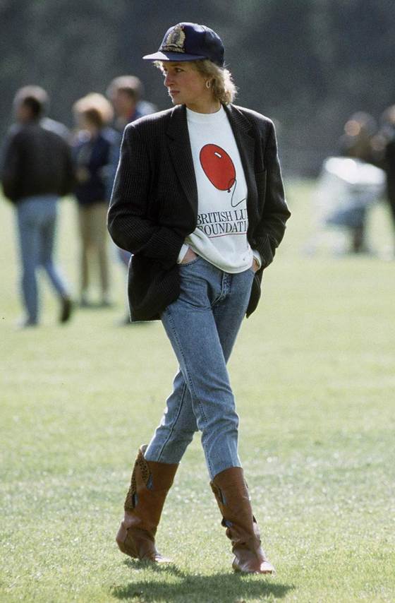1989년 볼캡에 재킷을 입은 다이애나 왕세자비. 최신 스트리트 패션 스타일과 흡사하다.[사진 핀터레스트]