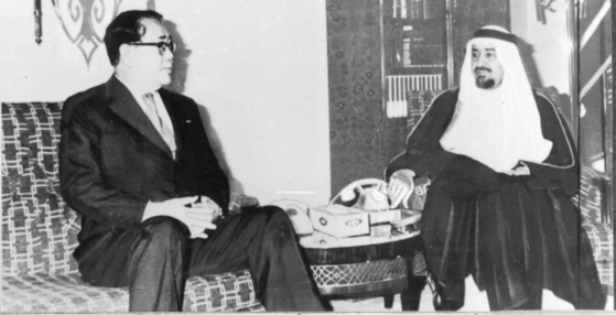 1980년 사우디를 방문한 최규하 전 대통령이 칼리드국왕과 회당 중이다. [중앙포토]