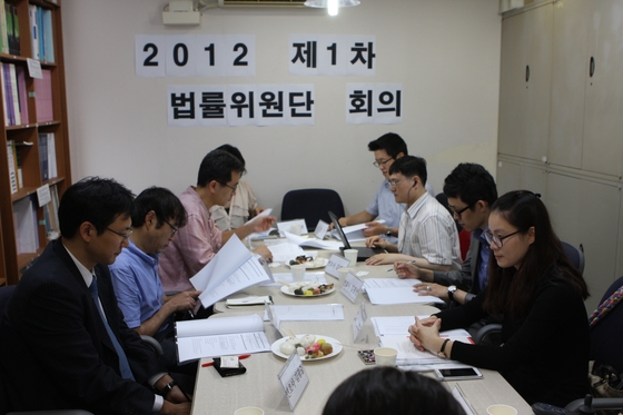 김예원 변호사가 장애인 인권과 관련한 제도 개선을 위해 법률위원단에서 회의를 하는 모습. [사진 본인 제공]