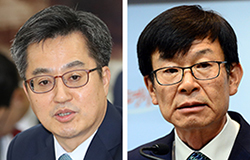 김동연 경제부총리(左), 김상조 공정위원장(右)