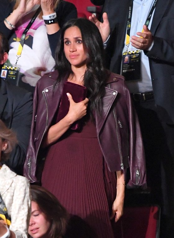 지난 9월 '인빅터스 게임' 행사에서는 캐나다 브랜드인 매키지 재킷과 아리치아의 드레스를 택했다. [사진 메건스패션닷컴]