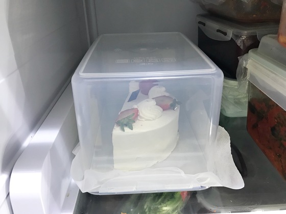 이 상태로 냉장고에 넣으면 끝. 옆에 김치가 있어도 끄떡 없다.