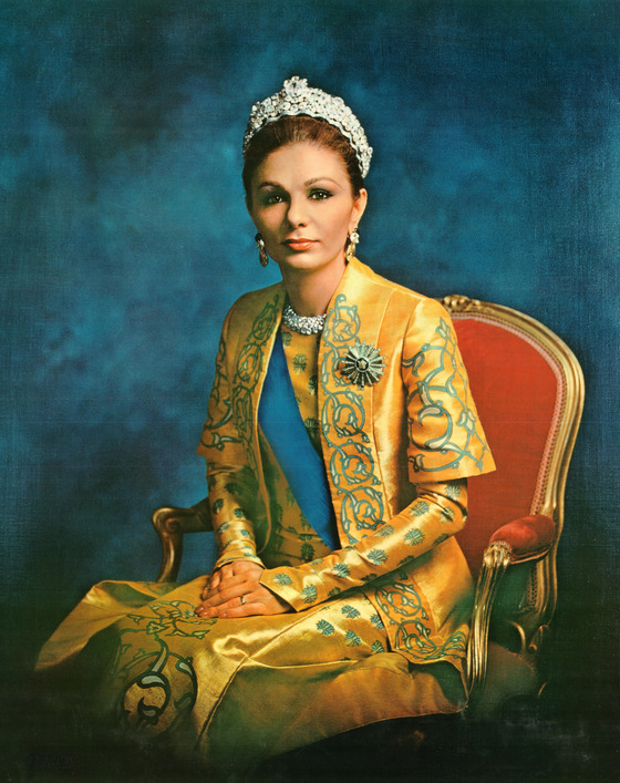 파라 디바 황후. 이란 팔라비(팔레비) 왕조의 2대 국왕 무함마드 레자 팔라비 국왕의 세번째 부인으로 1967년 대관식에서 '샤바누 (Shahbanu)' 즉 황후 칭호를 부여받았다. [사진 위키피디아]