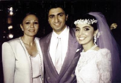 1986년 이란의 전 왕세자 레자 팔라비(팔레비)와 자스민의 결혼식. 왼쪽은 어머니 파라 디바 전 이란 황후. [사진 핀터 레스트]