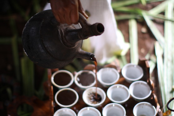 아프리카 커피에서는 블루베리, 딸기 등의 풍미와 꽃의 향기를 느낄 수 있다. 사진은 에티오피아 커피. [사진 유지상]