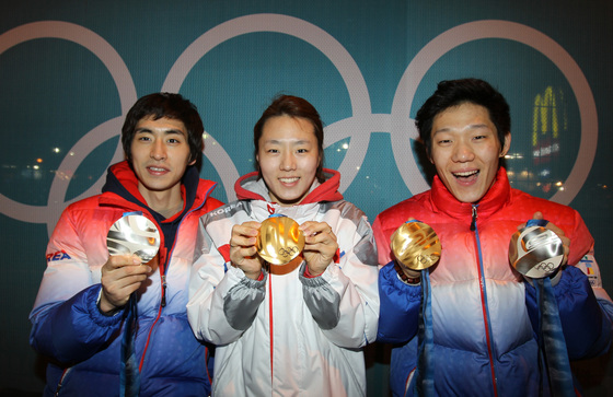 ( 왼쪽부터 ) 쇼트트랙 선수 이승훈 , 스피드스케이팅 선수 이상화 , 스피트 스케이팅 선수 모태범 선수