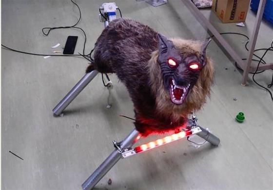  멧돼지 등의 논밭 습격을 막기 위해 일본에서 개발된 늑대로봇. [사진 오타세이키] 