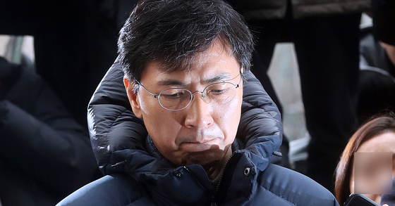 안희정 전 충남지사가 9일 오후 서울서부지검에 출두하고 있다. 최정동 기자 