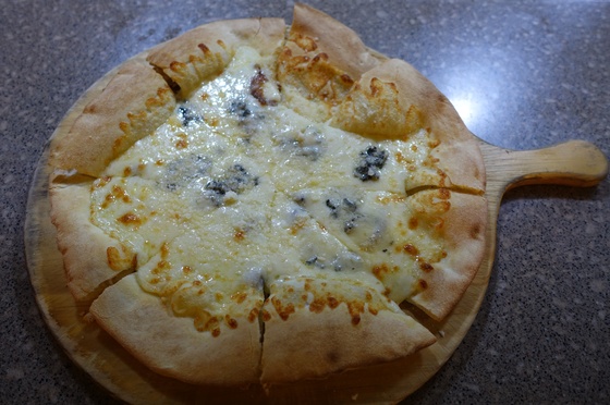 고르곤졸라 피자(2만원)