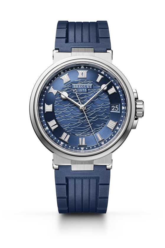 다이얼과 맞춰 손목밴드까지 블루로 디자인된 브레게의 시계.