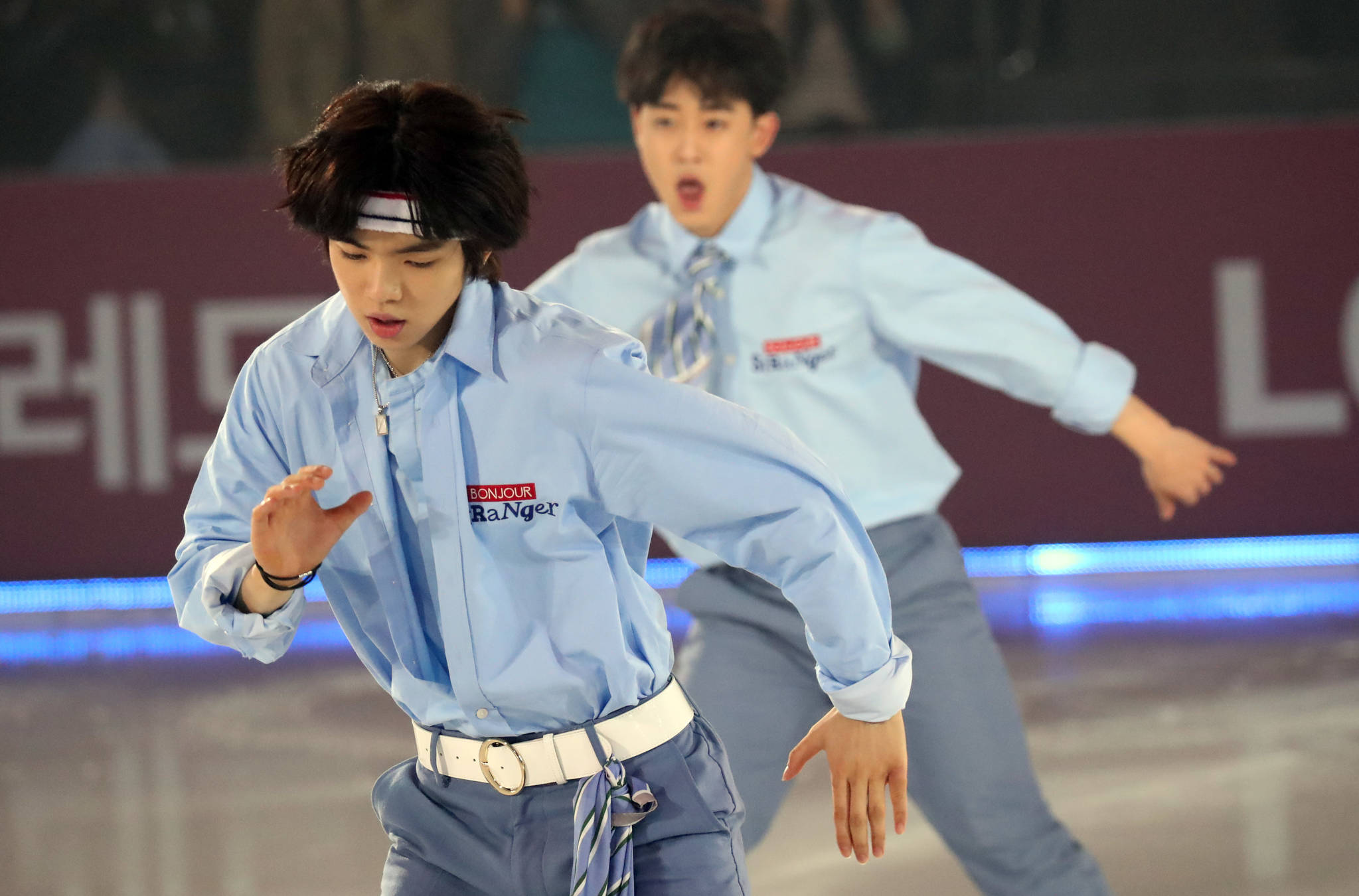 차준환 선수가 인기 아이돌 방탄소년단의 'DNA'에 맞춰 단체 공연을 선보이고 있다. 우상조 기자