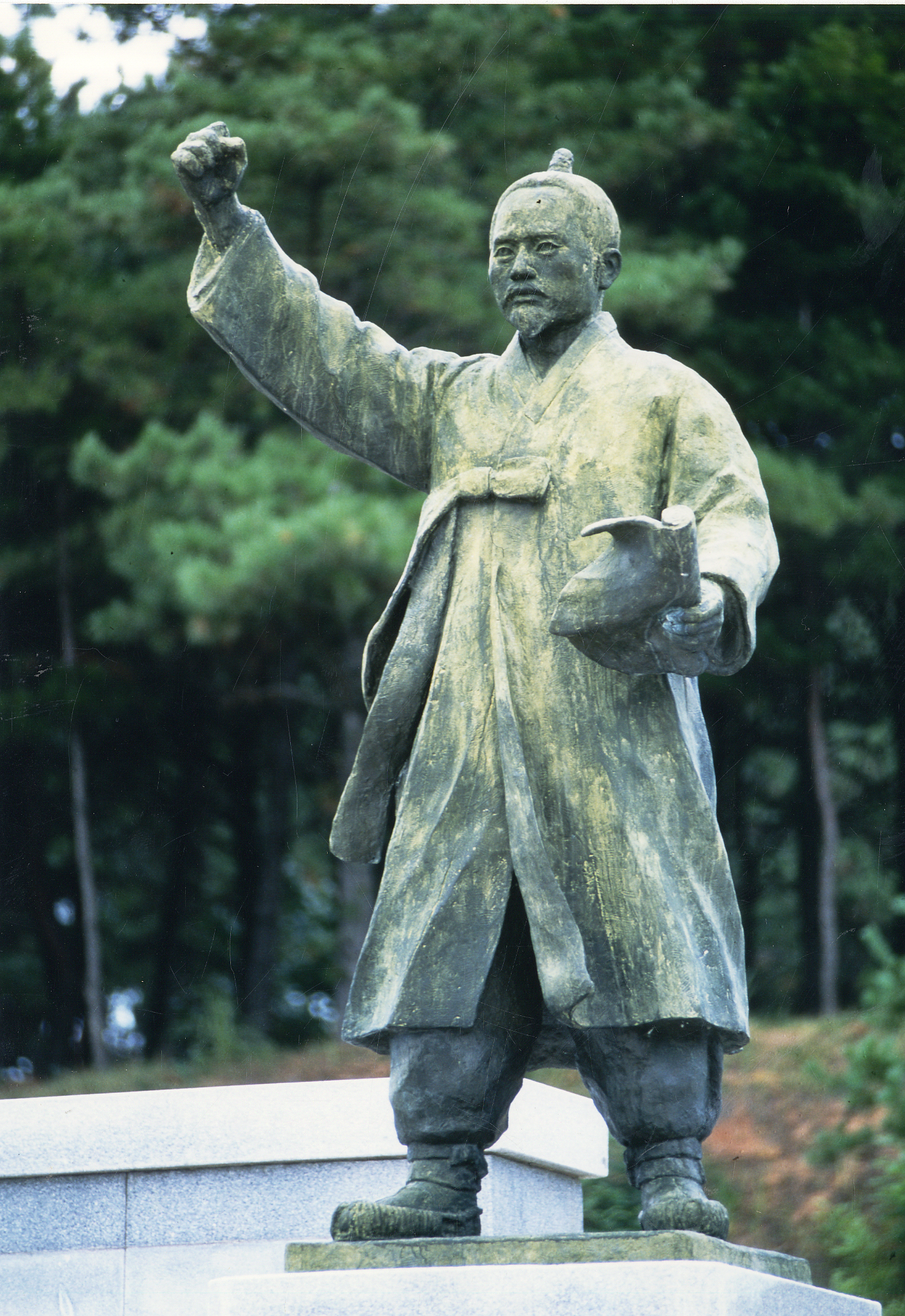 전북 정읍 황토현 전적지 내에 있는 전봉준 장군 동상. [중앙포토] 
