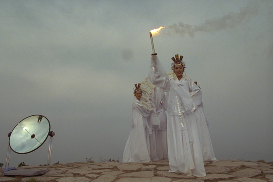 1997년 10월 3일 개천절을 맞아 강화도 마니산 첨성단에 열린 `제천제(祭天祭)` [중앙포토]