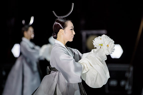 1막 2장 가인전목단 공연 장면. [사진 국립극장]