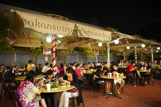 싱가포르의 호커센터 중 야경이 훌륭하기로 소문난 마칸수트라 클루턴스 베이[사진 싱가포르 관광청]