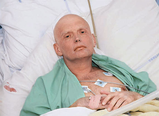 2006년 폴로늄-210이 든 홍차로 암살된 전 러시아 정보요원 알렉산드르 리트비넨코.