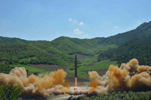 북한이 4일 대륙간탄도미사일(ICBM) 화성-14형 발사에 성공했다고 발표했다. [평양 조선중앙통신=연합뉴스]