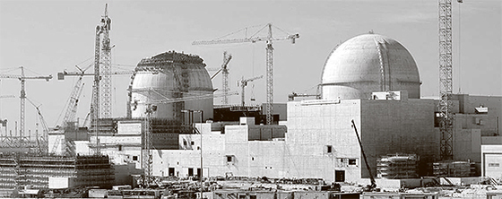 아랍에미리트(UAE)에 짓고 있는 바라카 원전 1, 2호기의 모습. 3세대 한국표준형원전(APR1400) 기술을 적용했다. 한국은 2009년 UAE에 원전 4기를 짓는 계약을 맺고 세계 5번째 원전 수출국이 됐다. [중앙포토]