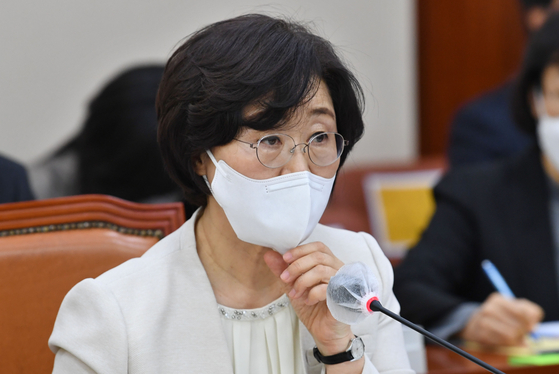 Candidate of Minister of Women’s and Family Affairs, Ahn Hee-jung was different in controversy