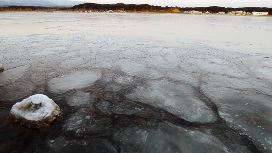 향로봉 영하 28.9도 … 북극의 한파에 얼어 붙은 강원