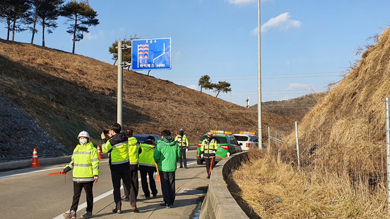 Sudden braking after passing Mercedes…  The black box of the abalone accident of’Seven people'[영상]