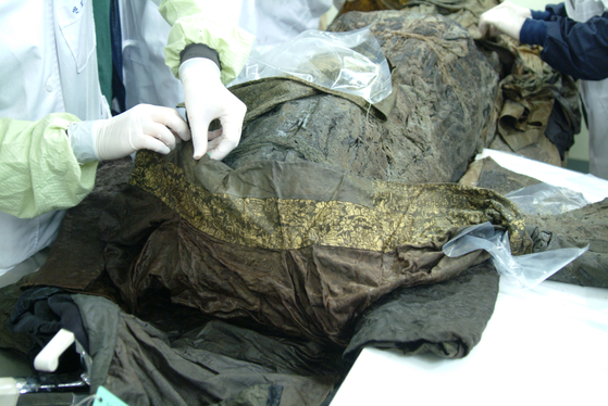 “미라 냄새가 난다”고고학자들의 탄력 … 임진 전쟁 당시 두 여주인이 나란히 발견됐다