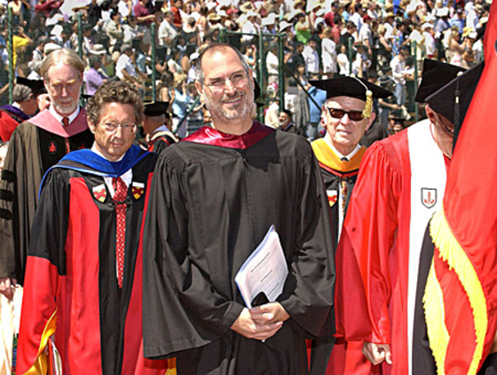 2005년 스탠퍼드대 졸업식장의 스티브 잡스