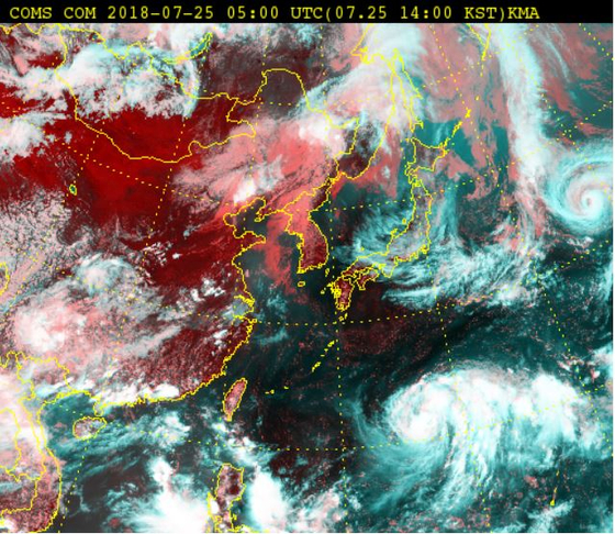 위성사진으로 본 태풍 모습. 일본 동쪽과 남쪽에 제11호 태풍 