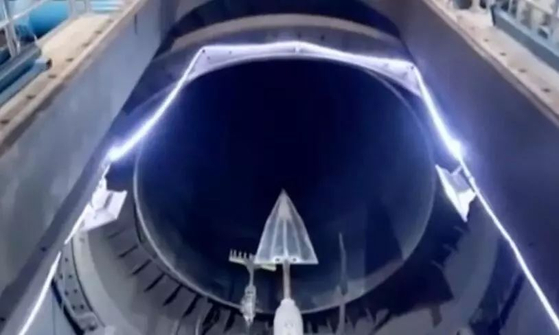 인터넷에 올라온 풍동(wind tunnel) 시험 중인 중국의 DF-ZF 극초음속 무기. [참고소식] 