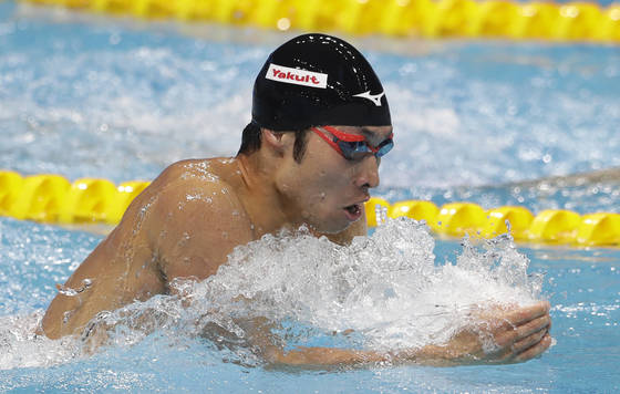 Japan's silver medal winner Kosuke Hagino competes in the men's 200-meter individual medley final during the swimming competitions of the World Aquatics Championships in Budapest, Hungary, Thursday, July 27, 2017. (AP Photo/Petr David Josek) <저작권자(c) 연합뉴스, 무단 전재-재배포 금지>
