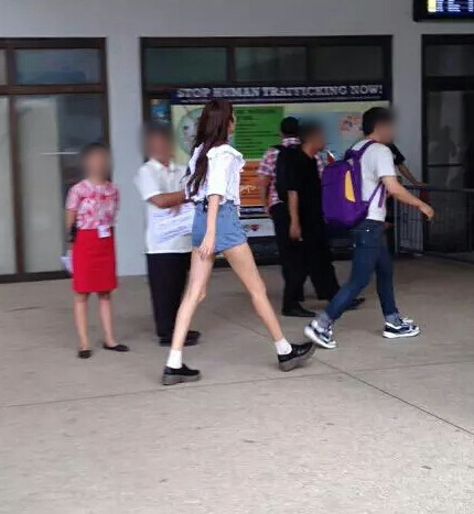 다리 길이만 105cm'라는 걸그룹 멤버 무보정 직찍 사진 보니 - 중앙일보