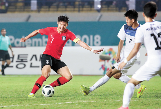 Son Heung-min, in red, competes for the ball during a Group E match against Kyrgyzstan at Si Jalak Harupat Stadium in Bandung, Indonesia, on Monday. [YONHAP]