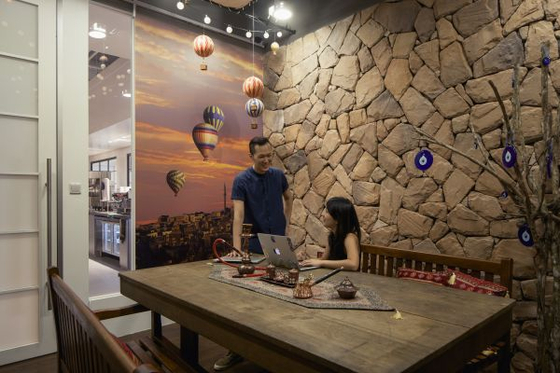 A meeting room on the theme of Cappadocia in Turkey between Airbnb offices in Singapore. [사진 에어비앤비]