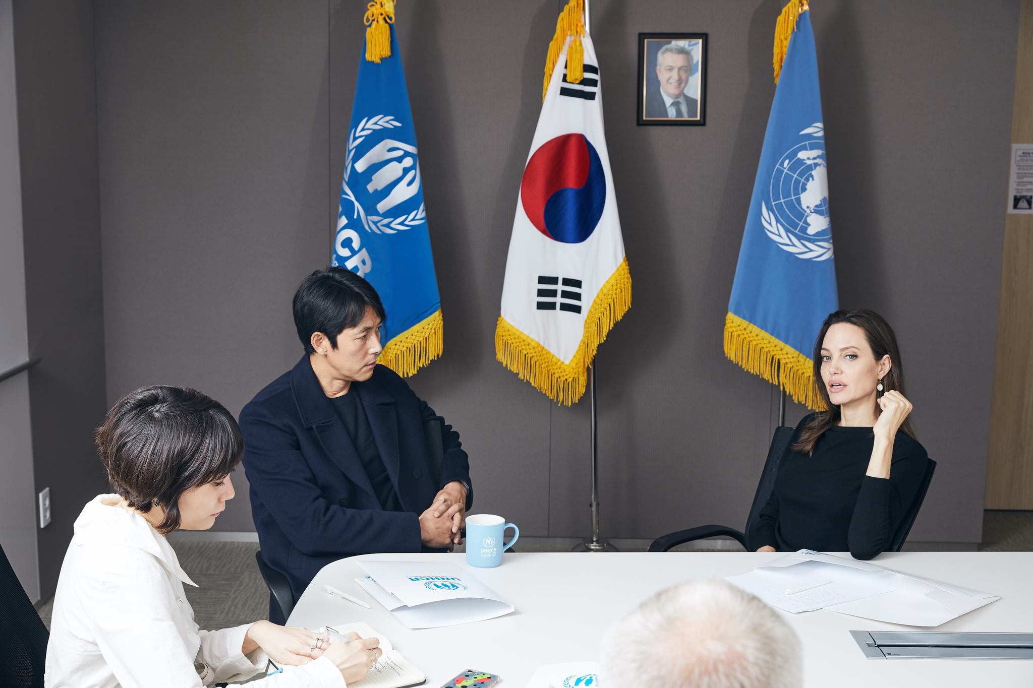 Angelina Jolie, envoyée spéciale du HCR, a rencontré l'ambbadadeur de bonne volonté du HCR, Jeong Woo-sung, au bureau de Séoul à Séoul, à Séoul, le 3 mars, pour discuter de la situation des réfugiés dans le monde et de la situation des réfugiés au Yémen. Et le traitement du gouvernement. [사진 유엔난민기구]