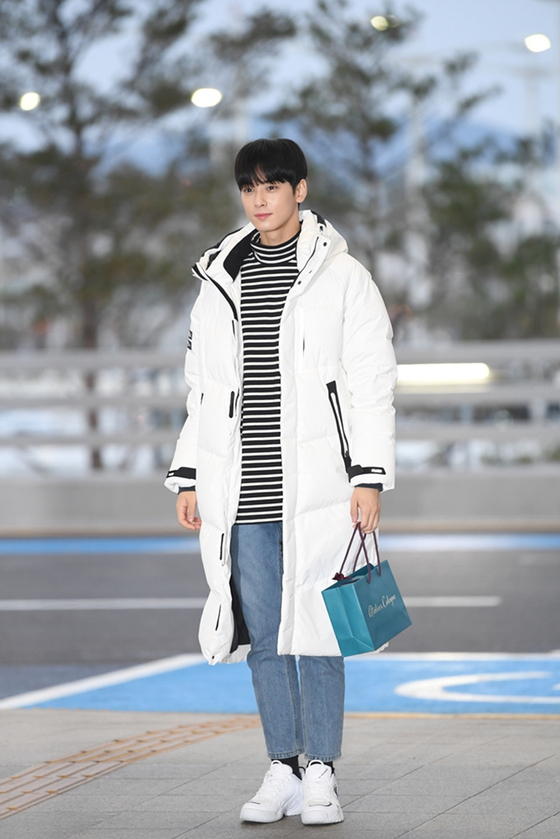 CHA EUN WOO Airport Fashion: Face Genius With Golden Ratio