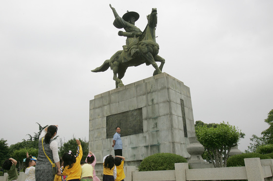 대구시 동구 효목동 망우당공원 내 곽재우 장군 동상. 북인은 곽재우를 비롯해 많은 의병장을 배출했다. [ 프리랜서 공정식 ]