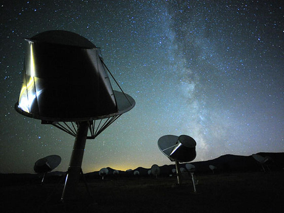 외계 지적 생명체를 찾는 미국의 민간연구소 SETI가 운영하는 앨런텔레스코프어레이 전파망원경들. 우리 은하 어딘가 있을 지구형 행성에서 올 것으로 믿는 인공 전파를 찾고 있다. [사진 SETI]