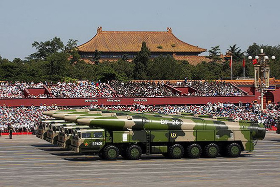 2015년 9월 중국 열병식에서 모습을 드러낸 DF-26 대함탄도미사일 [사진 중국 국방부]