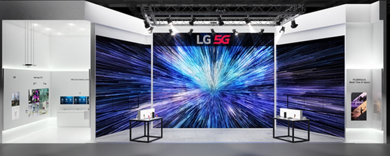 LG전자ㆍLG유플러스는 "LG와 함께 시작하는 5G"를 주제로 제3홀 내 전시관을 마련, 5G 관련 기술과 서비스를 선보인다. 사진 LG전자