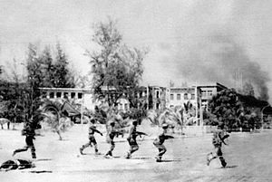 1978년 12월 15일 친중국가 캄보디아를 침공한 베트남군이 이듬해 1월 초 프놈펜에 진입하고 있다.[위키피디아]