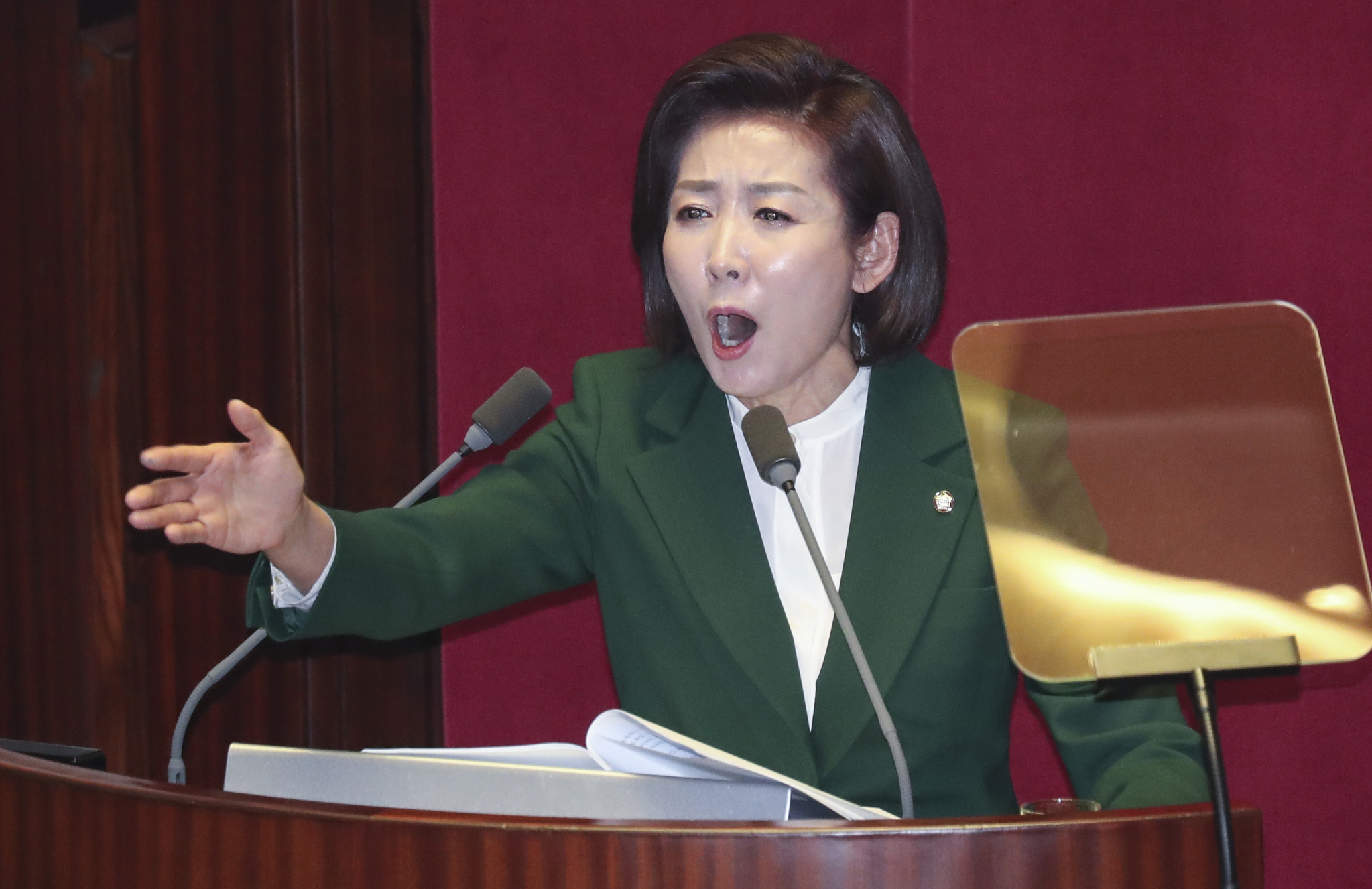 포토사오정민주당 "사과해" 항의…한국당 "나경원" 외치며 박수
