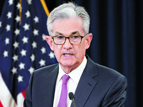제롬 파월 미국 연방준비제도 의장이 19일(현지시간) 워싱턴에서 연방공개시장위원회(FOMC) 정례회의를 마치고 향후 금리인하를 시사하는 기자회견을 하고 있다. [로이터=연합뉴스]
