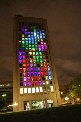 2012년 미국 MIT 연구진들이 빌딩 벽면을 스크린으로 삼아 테트리스를 즐기고 있다. [사진 MIT]