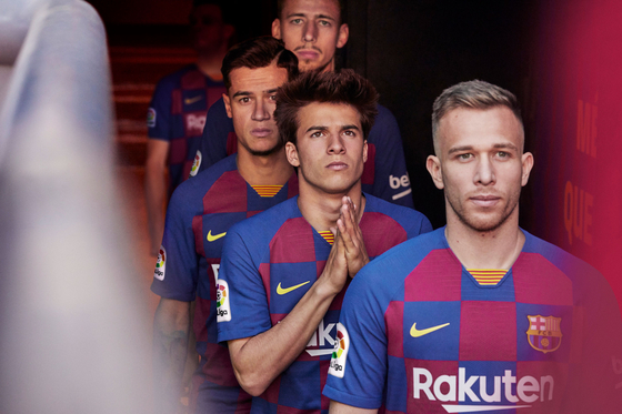 스폰서십 규모가 연간 2000억원이 넘는 바르셀로나의 새 유니폼. [사진 나이키]