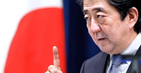 아베 신조 일본 총리가 도쿄에서 열린 기자회견에서 발언하고 있다. [EPA=연합뉴스]