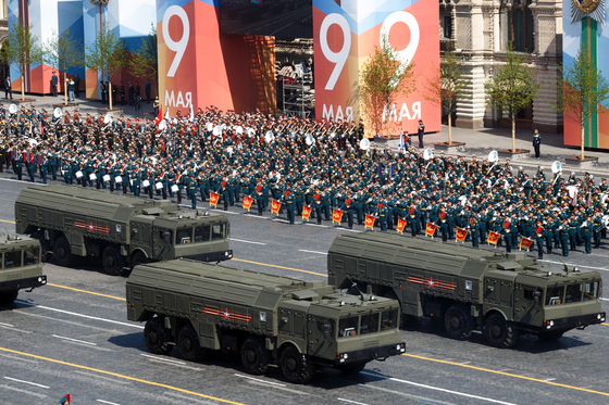 지난 5월 모스크바 붉은 광장에서 열린 제2차 세계대전 전승 퍼레이드 리허설에서 이스칸데르-M 미사일과 발사대가 지나가고 있다. [타스=연합뉴스] 