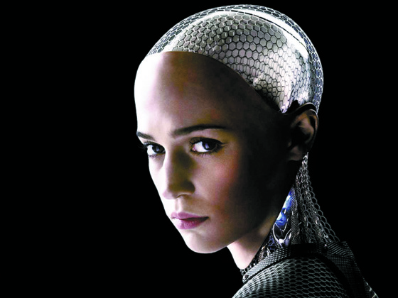 영화 '엑스마키나'는 인간보다 월등한 능력을 가진 인공지능의 이야기를 다뤘다. [영화 캡처]