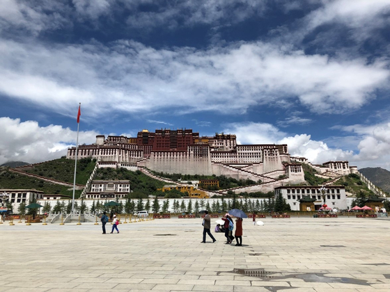 티베트 불교의 중심지인 라싸의 포탈라궁/[중앙포토]. 