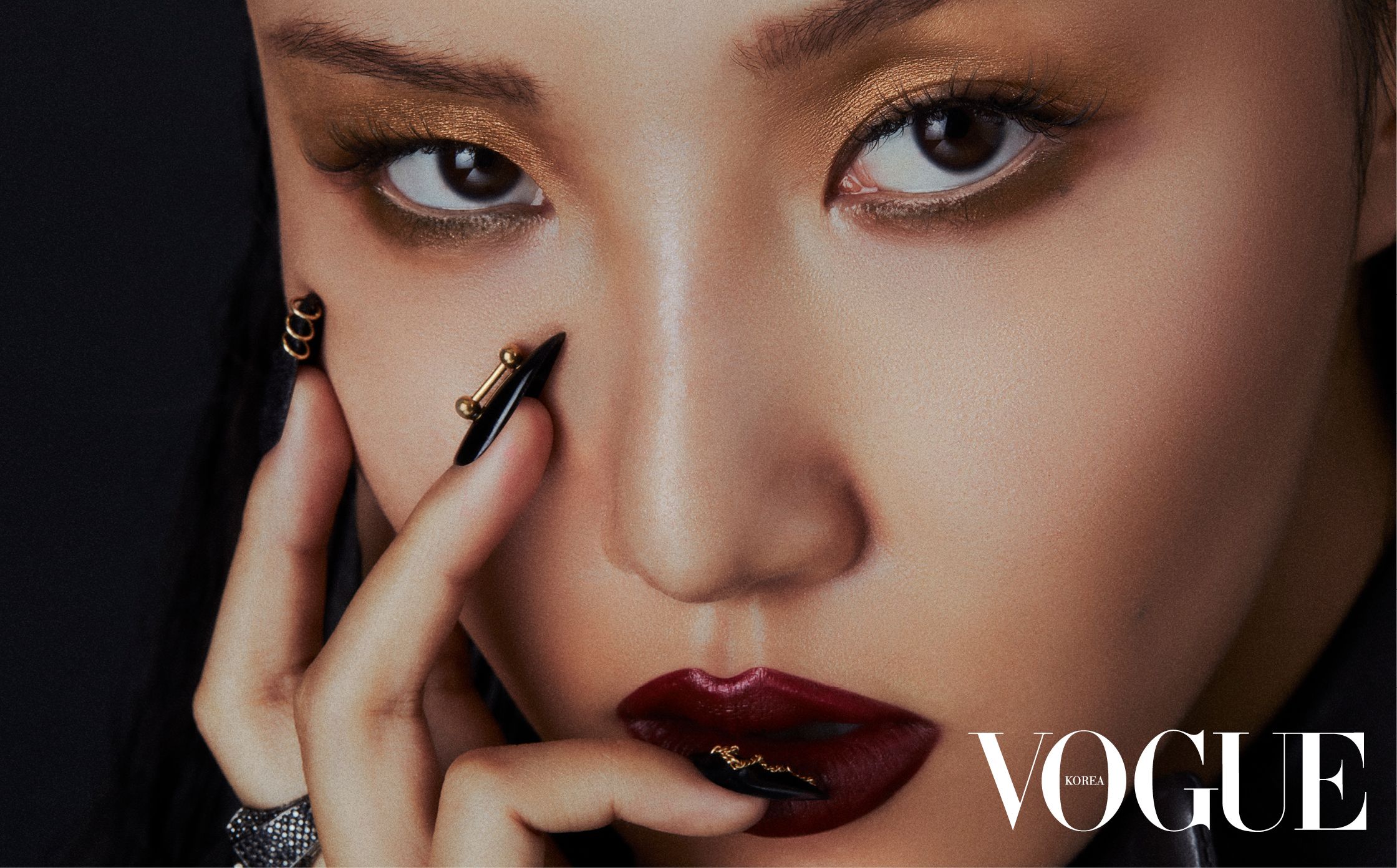 Хваса (MAMAMOO) в фотосессии для Vogue Korea